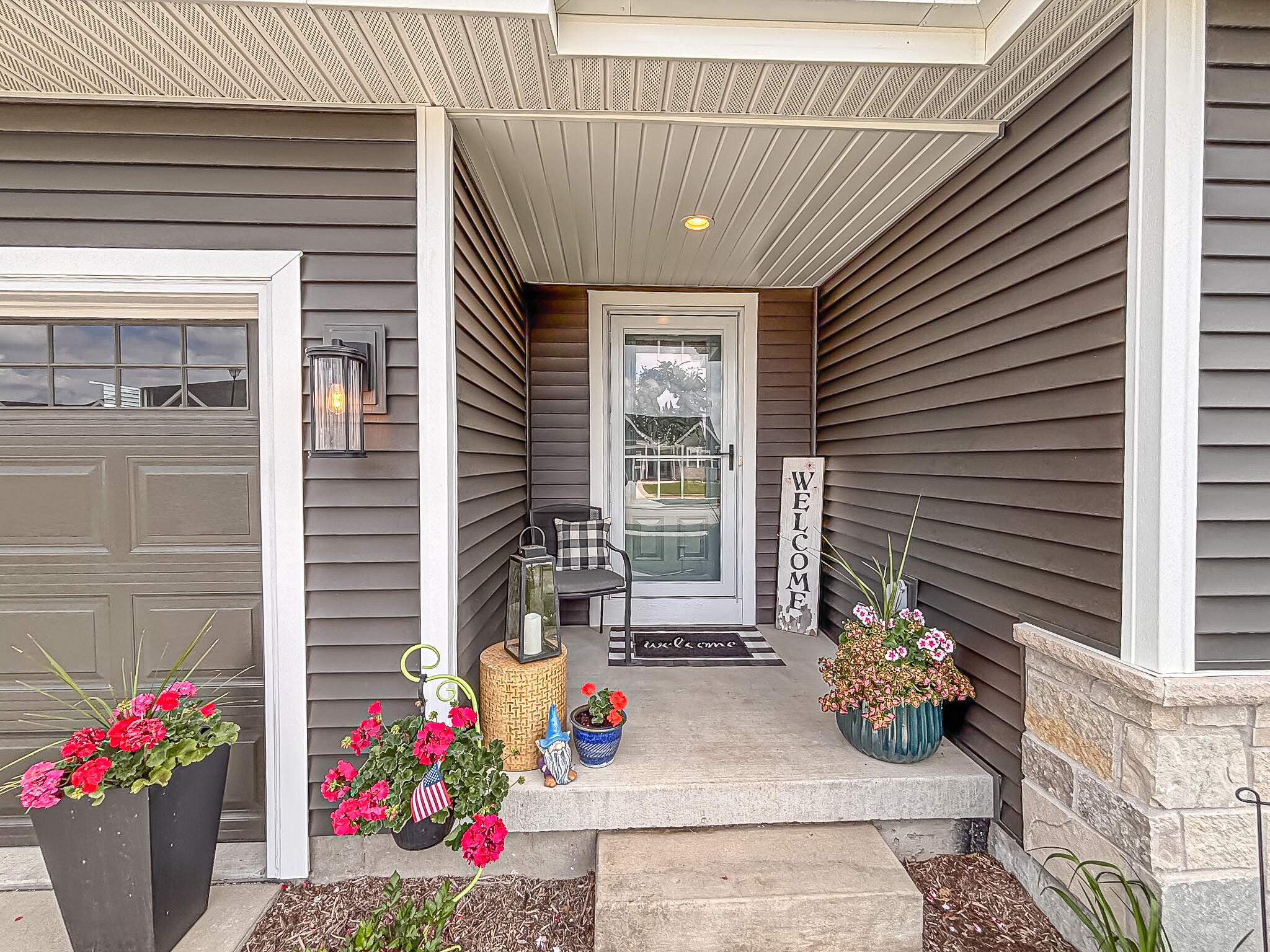 957 Elderberry Road Oconomowoc, WI 53066 - Photo 4 of 30 Entryway