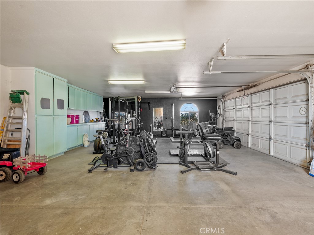 6370 Fremontia Road Hesperia, CA 92344 - Photo 40 of 62 a view of a room with gym equipment