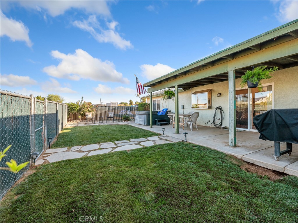 6370 Fremontia Road Hesperia, CA 92344 - Photo 59 of 62 a view of a backyard with sitting area