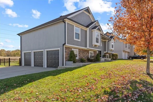 $370,000 | 1001 Southwest Powell Drive, Oak Grove, MO 64075