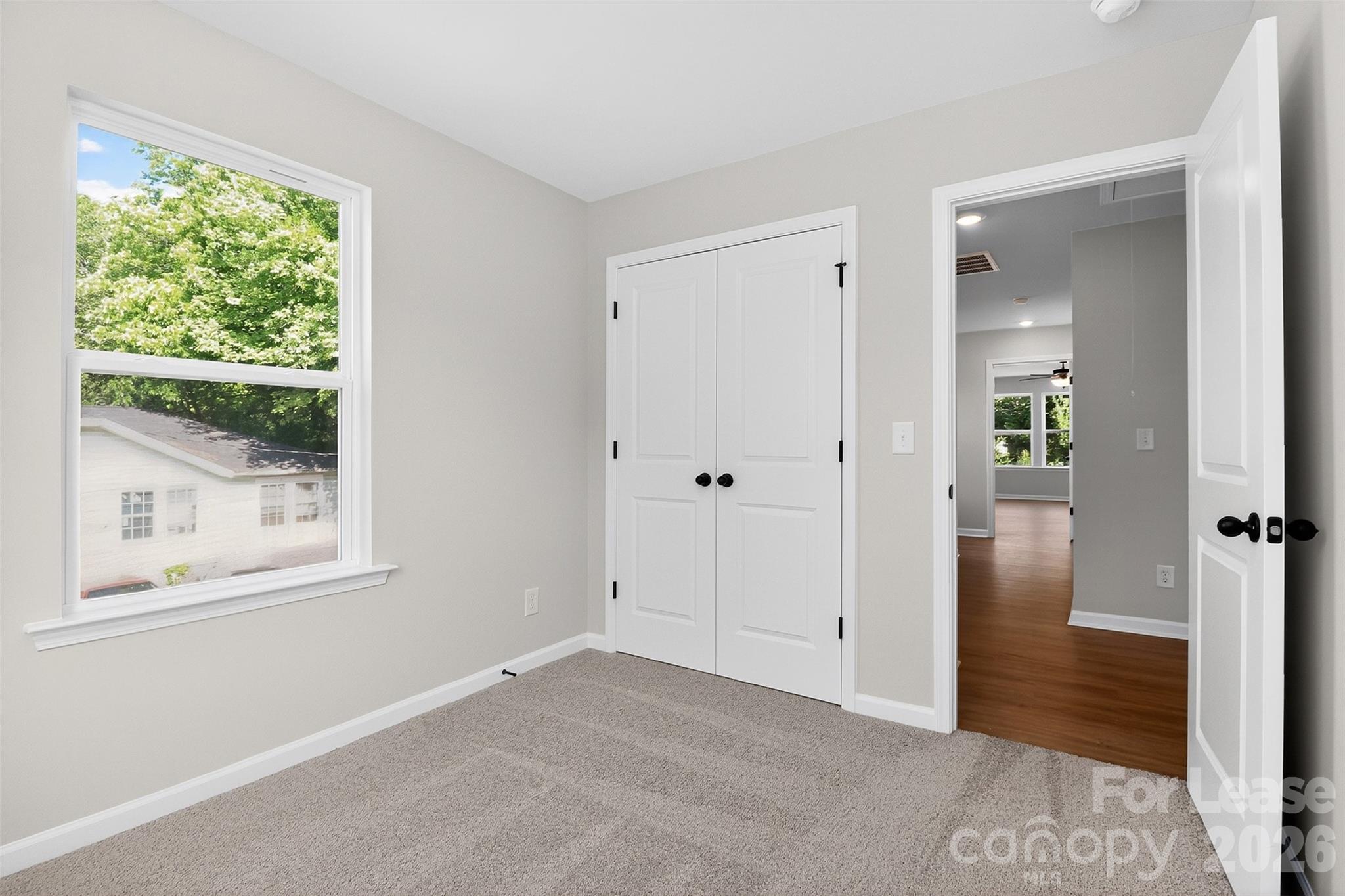 333 North Hoskins Road Charlotte, NC 28216 - Photo 19 of 28 Gallery Image 19