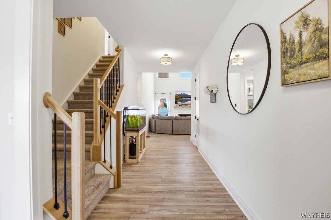 5561 Cooper Ridge Hamburg, NY 14075 - Photo 26 of 50 Front hallway