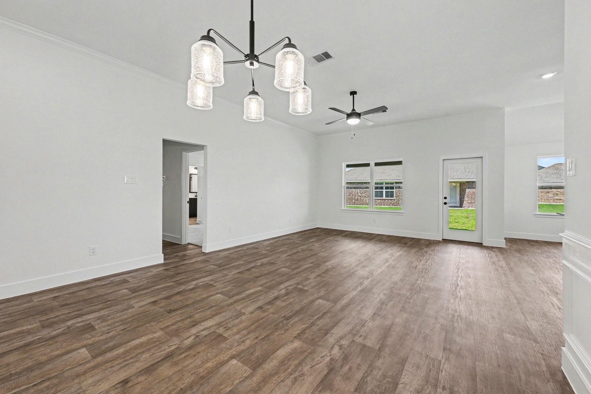 8 Keystone Court Angleton, TX 77515 - Photo 7 of 25