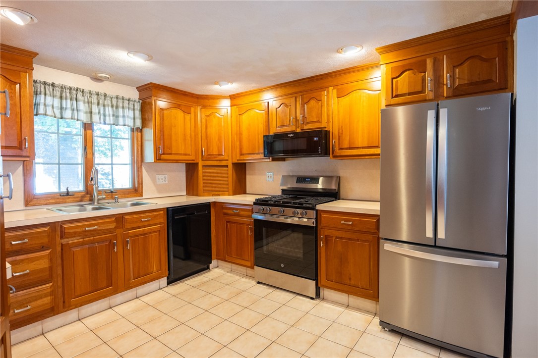 14 Sutton Street Smithfield, RI 02828 - Photo 10 of 41 Gallery Image 10