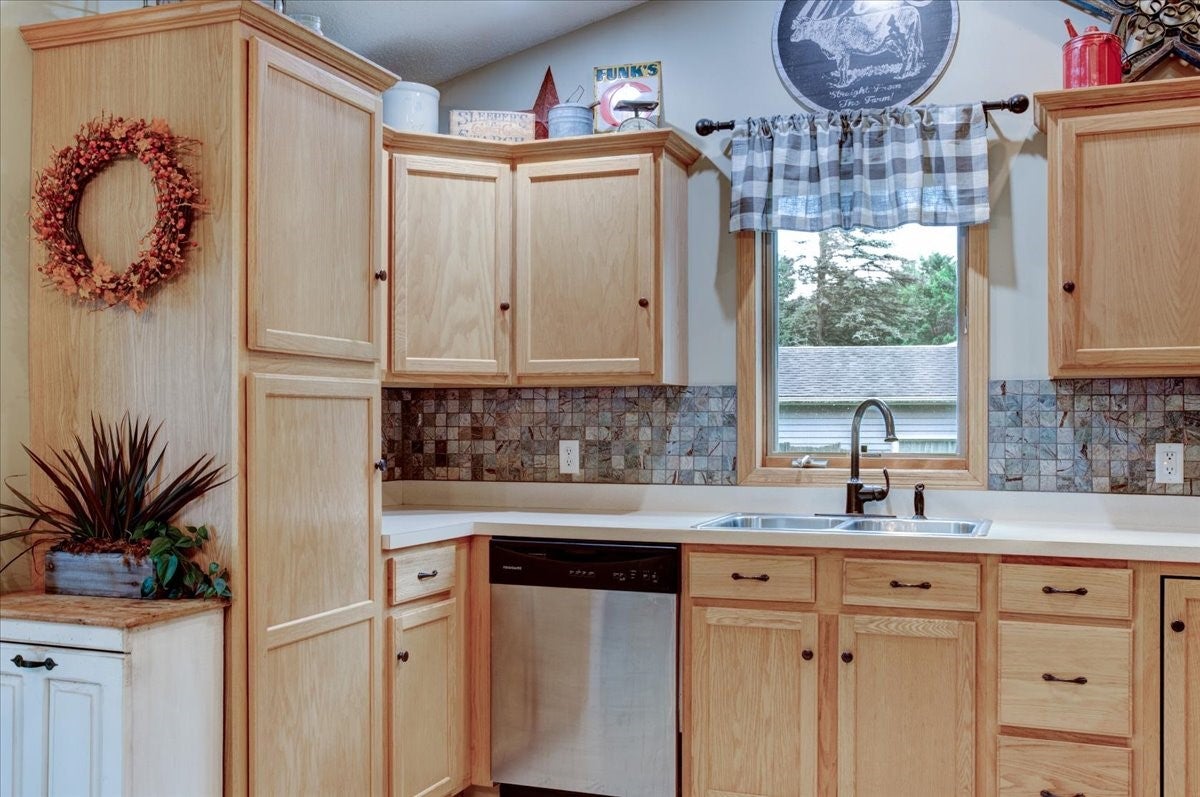 1304 Ballentine Road Menomonie, WI 54751 - Photo 8 of 42 Gallery Image 8
