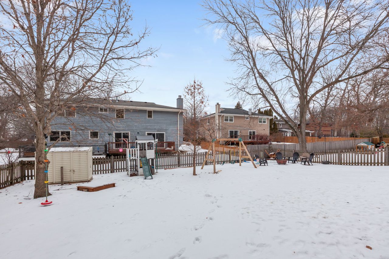 138 Oak Street Lake Zurich, IL 60047 - Photo 23 of 33