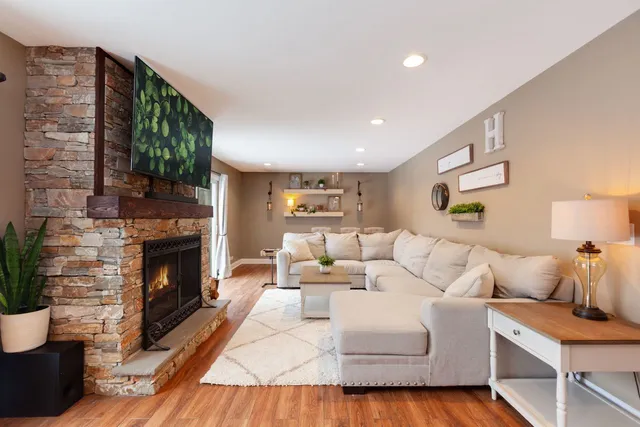 $549,000 | 138 Oak Street, Lake Zurich, IL 60047