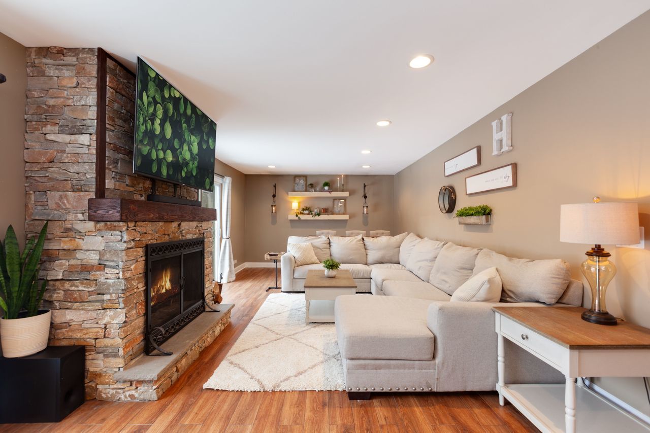 138 Oak Street Lake Zurich, IL 60047 - Photo 9 of 33