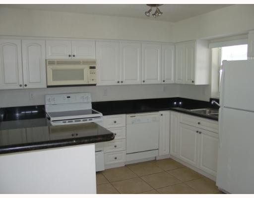 1010 North 30th Road Hollywood, FL 33021 - Photo 4 of 9 Kitchen