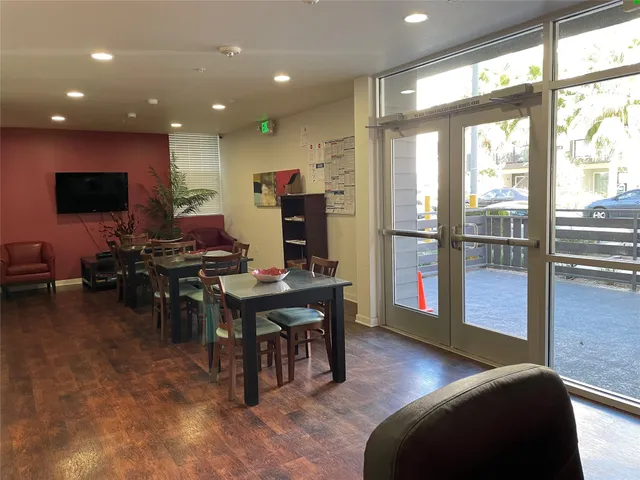 $982 | 1555 Gordon Street, Los Angeles, CA 90028