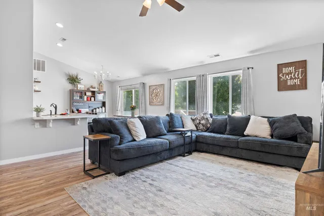 $379,000 | 1509 North Cedar Street, Jerome, ID 83338