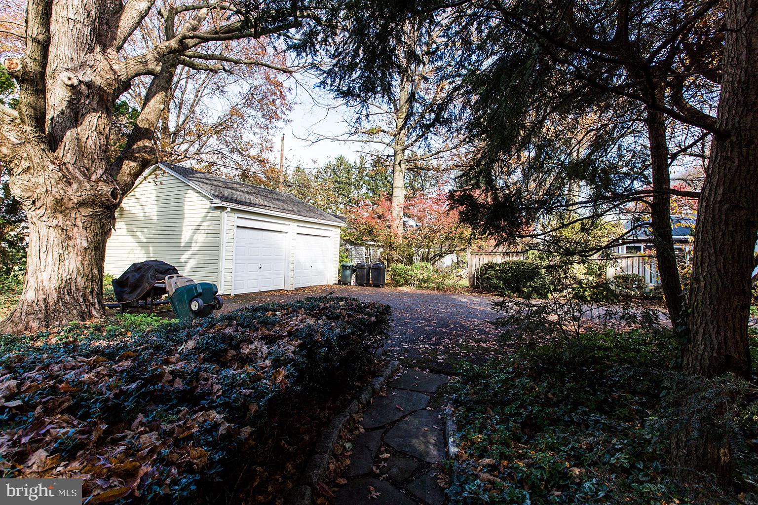 41 Hess Boulevard Lancaster, PA 17601 - Photo 59 of 63 a backyard of a house with lots of plants and trees