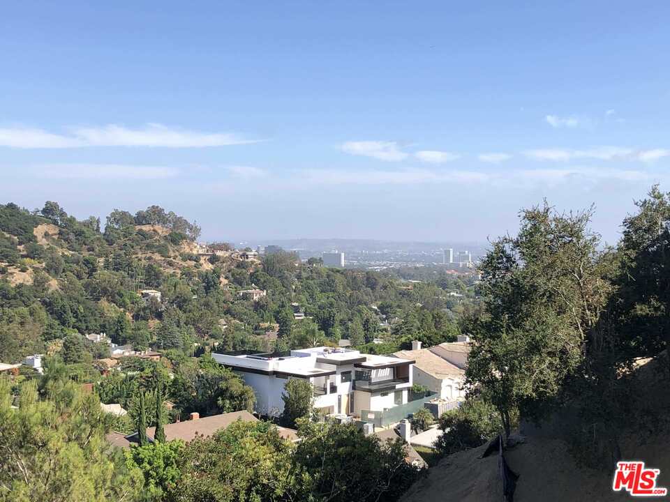 960 North Tigertail Road Los Angeles, CA 90049 - Photo 13 of 13 a view of a city