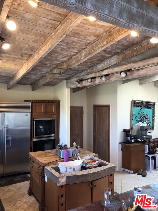 960 North Tigertail Road Los Angeles, CA 90049 - Photo 8 of 13 a kitchen with a stove and a refrigerator