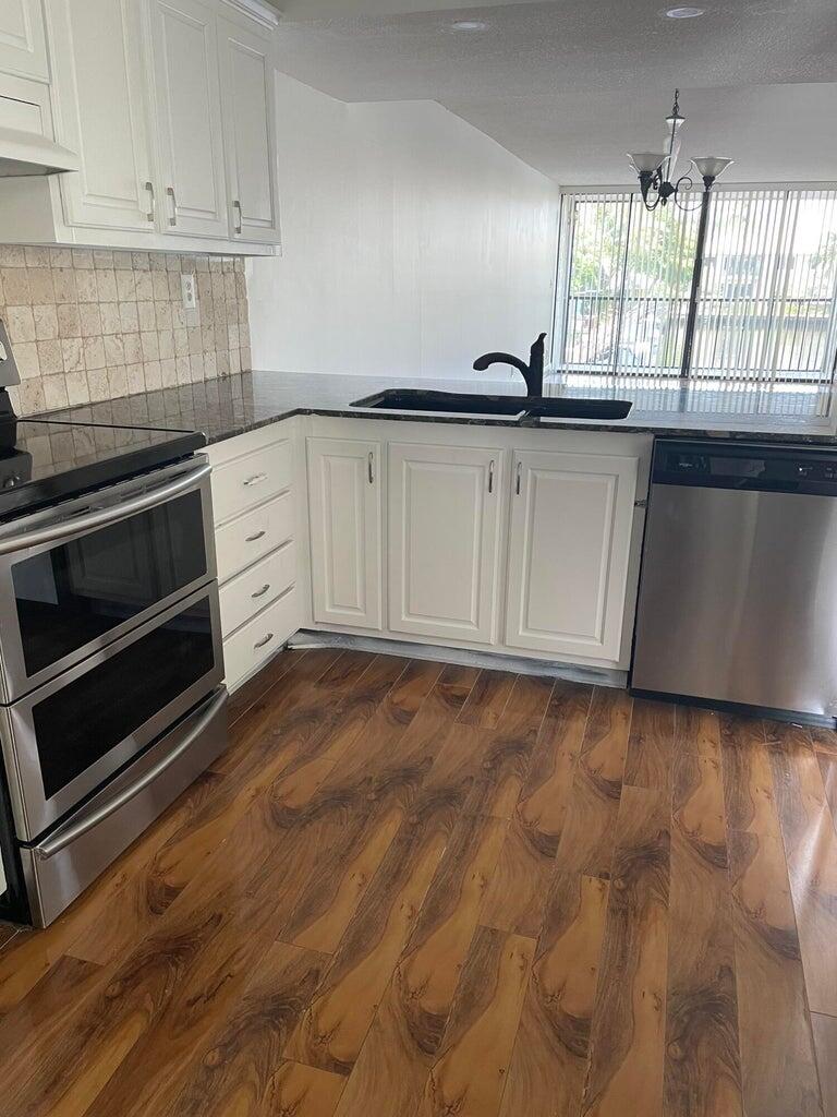 6 Royal Palm Way, Unit 209 Boca Raton, FL 33432 - Photo 4 of 10 kitchen 3