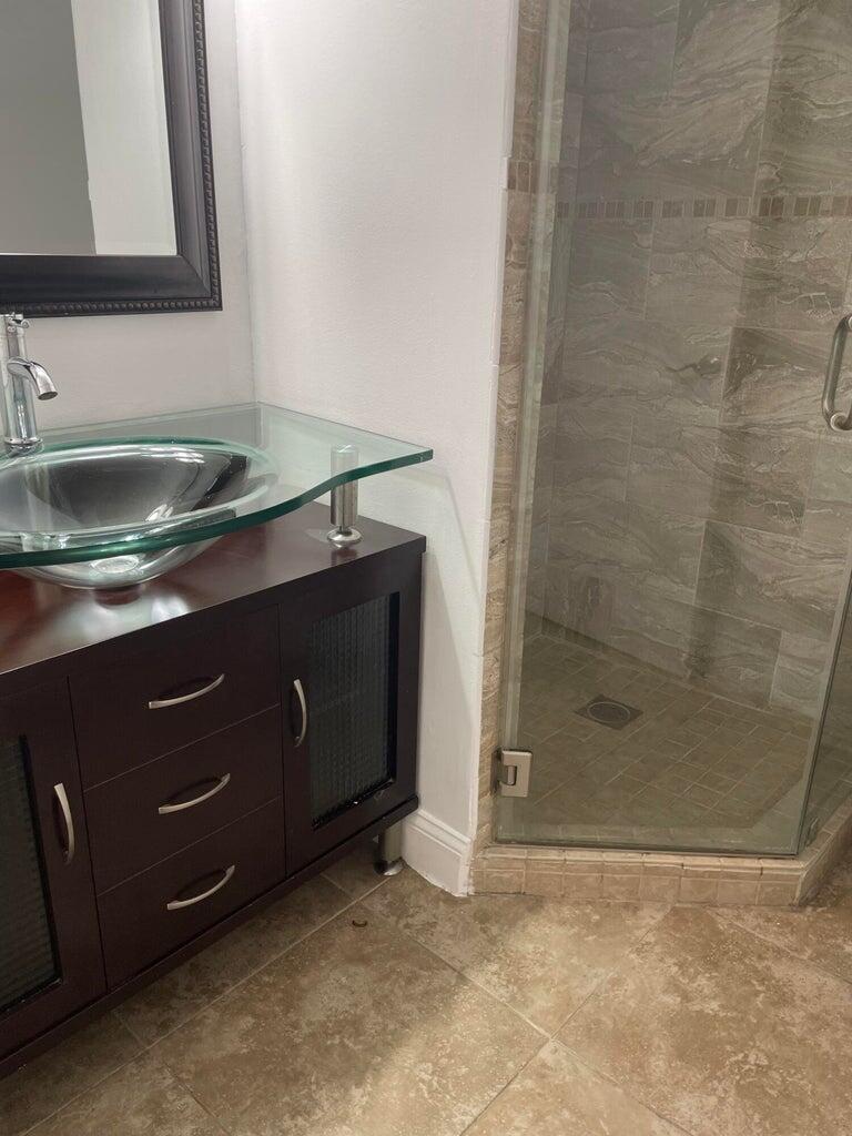 6 Royal Palm Way, Unit 209 Boca Raton, FL 33432 - Photo 7 of 10 2nd bathroom 2