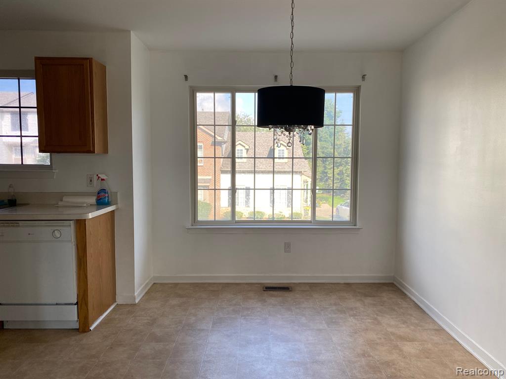 215 Oak Ridge Drive Pontiac, MI 48341 - Photo 12 of 20