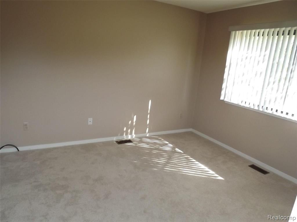 641 Ashley Circle, Unit 139 Rochester Hills, MI 48307 - Photo 8 of 14