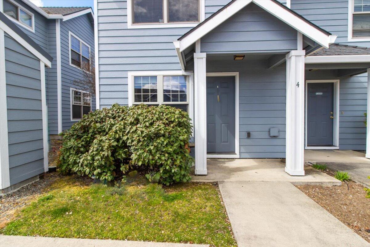 450 Midway Road, Unit 4 Medford, OR 97501 - Photo 3 of 39 02-Unit 4, 450 Midway Road-2