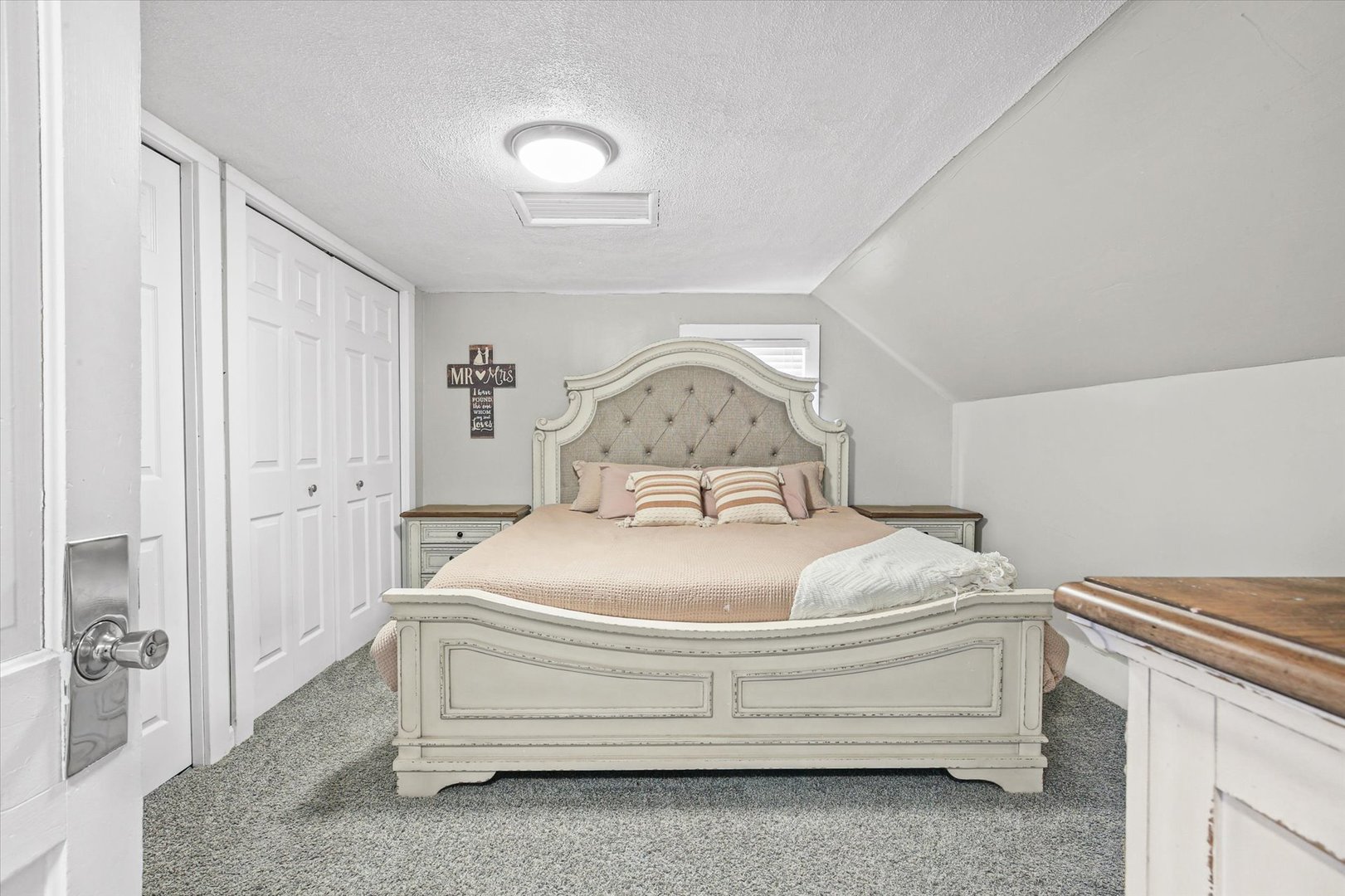 107 Washington Street Congerville, IL 61729 - Photo 25 of 39 a bedroom with a bed and table