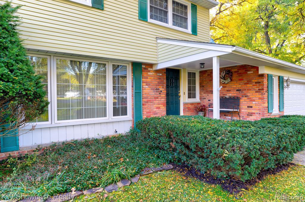 7131 Springridge Road West Bloomfield, MI 48322 - Photo 4 of 47