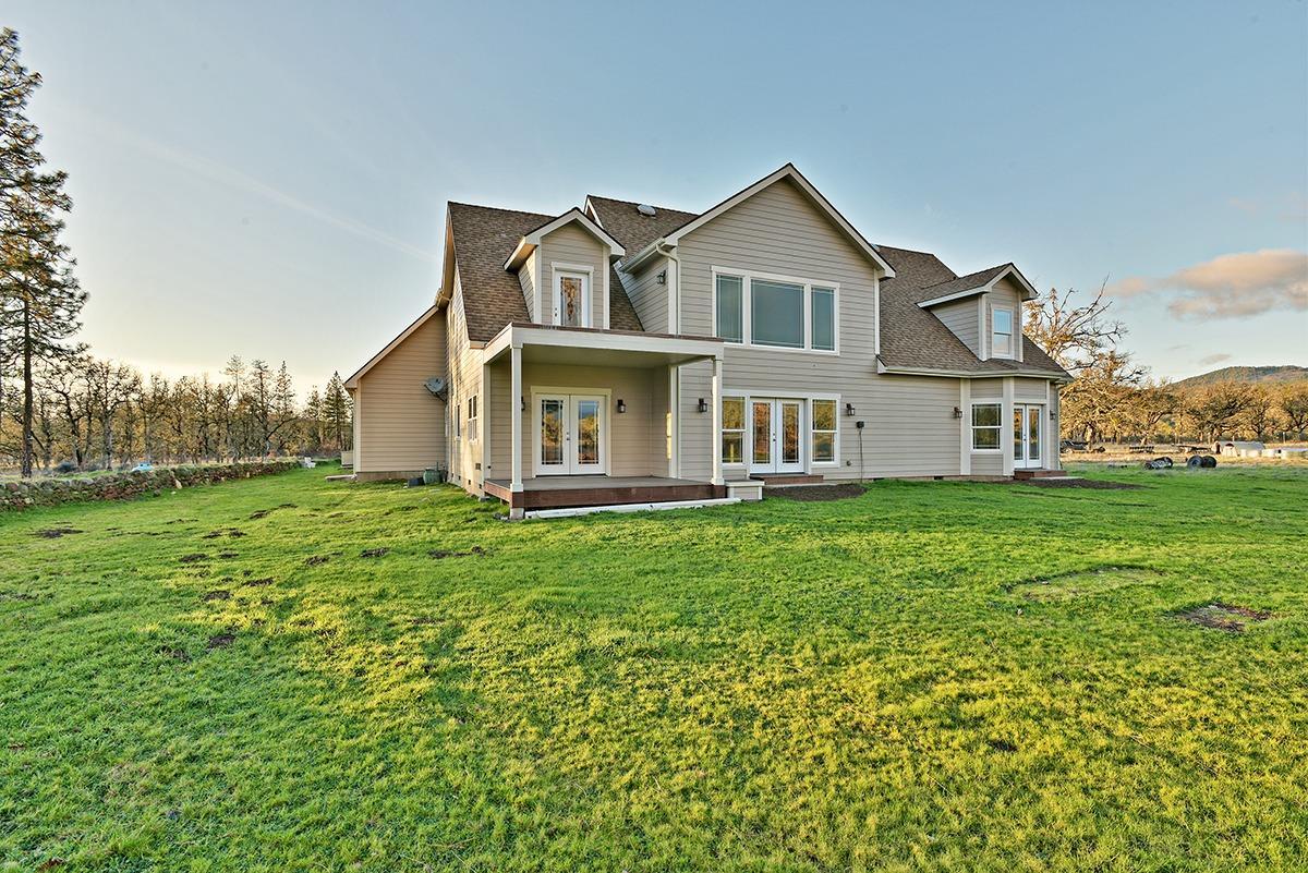 1208 South Obenchain Road Eagle Point, OR 97524 - Photo 2 of 35 Additional Photo