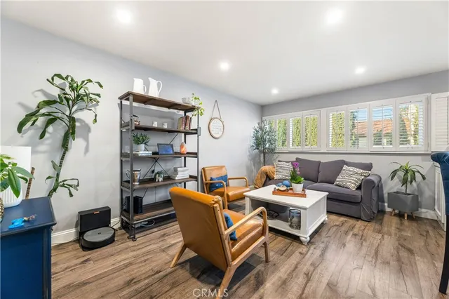 $849,000 | 18146 Oxnard Street, Unit 48, Tarzana, CA 91356