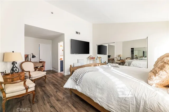 $849,000 | 18146 Oxnard Street, Unit 48, Tarzana, CA 91356