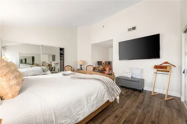 $849,000 | 18146 Oxnard Street, Unit 48, Tarzana, CA 91356