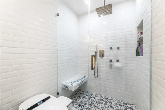 $849,000 | 18146 Oxnard Street, Unit 48, Tarzana, CA 91356