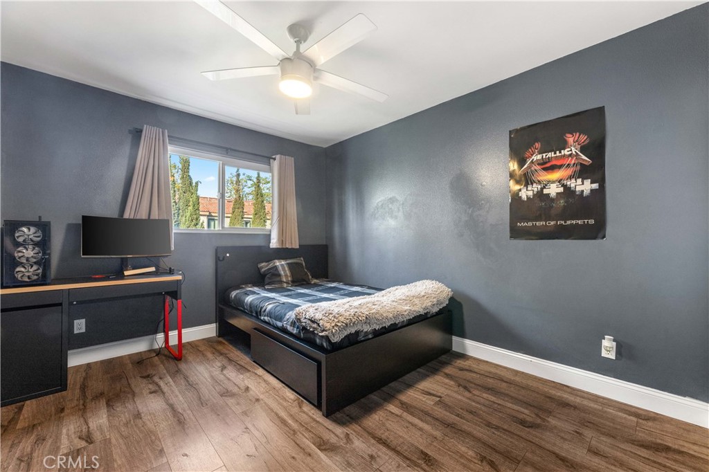 18146 Oxnard Street, Unit 48 Tarzana, CA 91356 - Photo 25 of 52 a bedroom with a bed and a desk