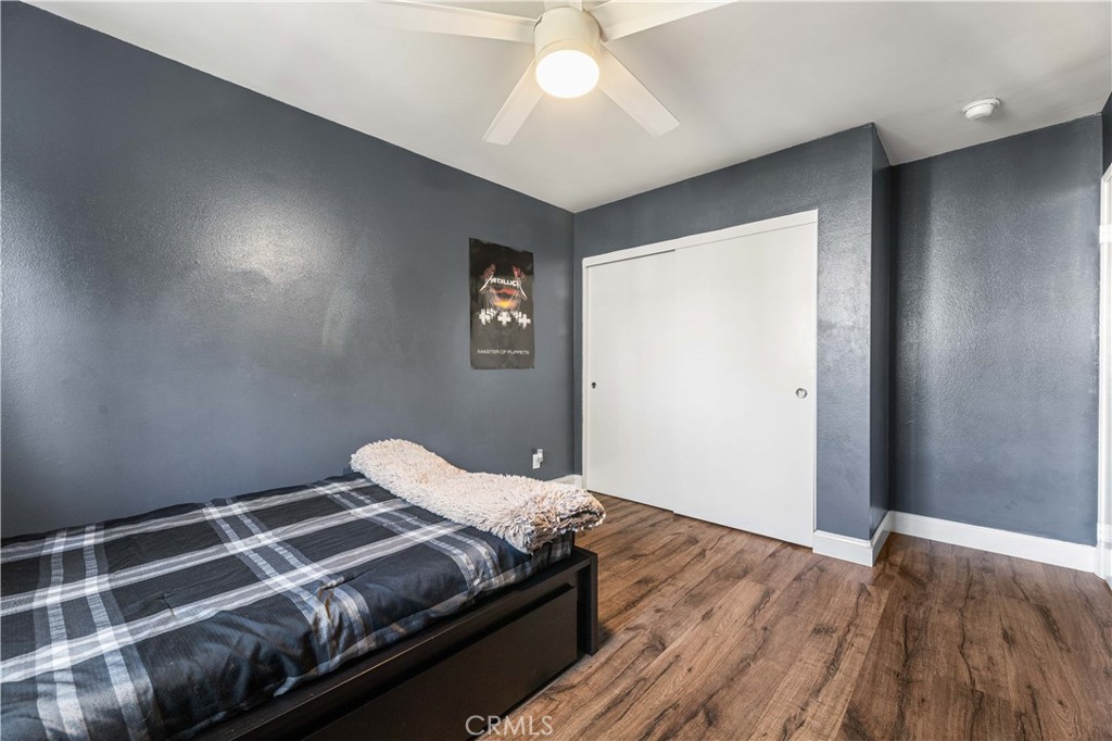 18146 Oxnard Street, Unit 48 Tarzana, CA 91356 - Photo 27 of 52 a bedroom with a bed and a window