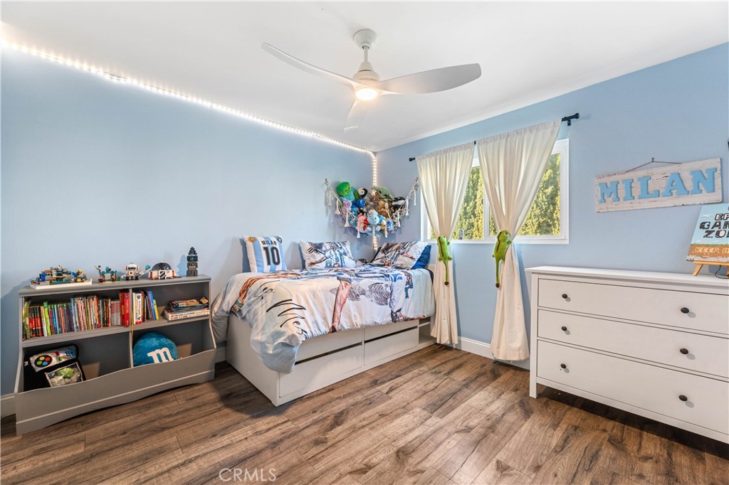 18146 Oxnard Street, Unit 48 Tarzana, CA 91356 - Photo 30 of 52 a bedroom with a bed and a book shelf