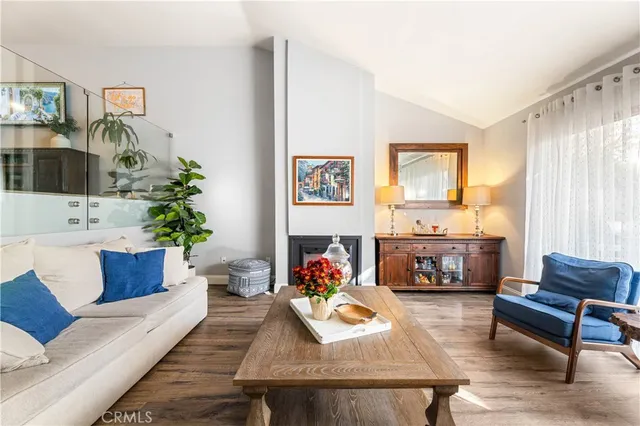 $849,000 | 18146 Oxnard Street, Unit 48, Tarzana, CA 91356