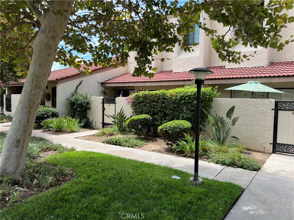 18146 Oxnard Street, Unit 48 Tarzana, CA 91356 - Photo 41 of 52 a front view of a house with garden