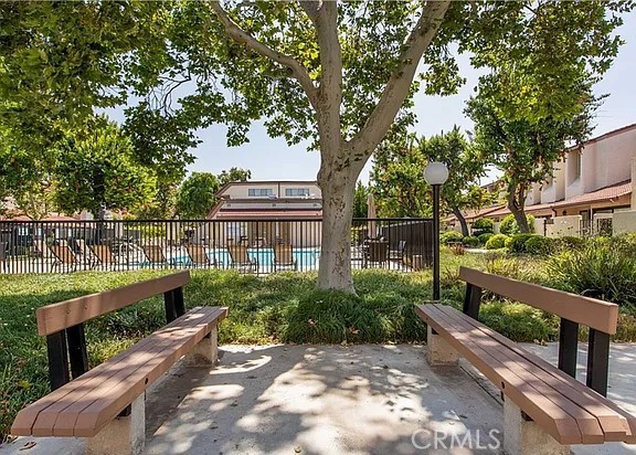 18146 Oxnard Street, Unit 48 Tarzana, CA 91356 - Photo 43 of 52 a view of a garden with wooden fence