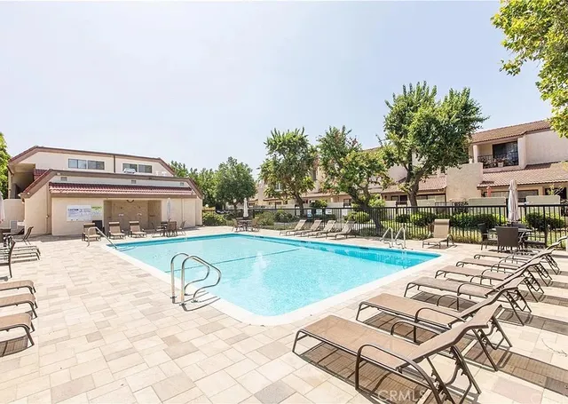 $849,000 | 18146 Oxnard Street, Unit 48, Tarzana, CA 91356