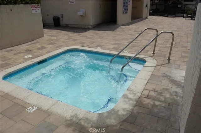 $849,000 | 18146 Oxnard Street, Unit 48, Tarzana, CA 91356