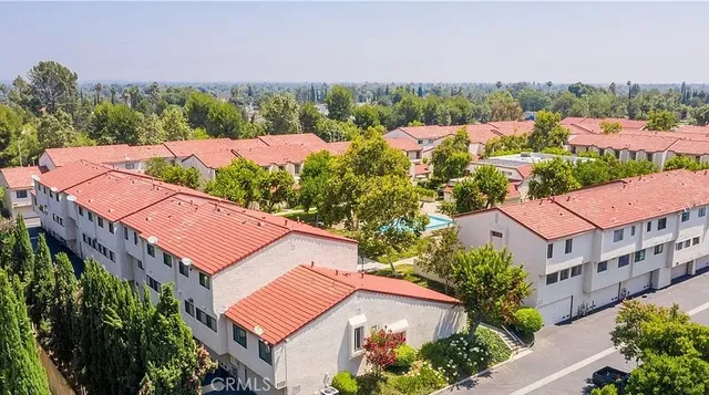 $849,000 | 18146 Oxnard Street, Unit 48, Tarzana, CA 91356