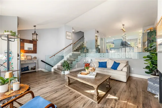 $849,000 | 18146 Oxnard Street, Unit 48, Tarzana, CA 91356