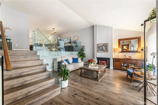 $849,000 | 18146 Oxnard Street, Unit 48, Tarzana, CA 91356