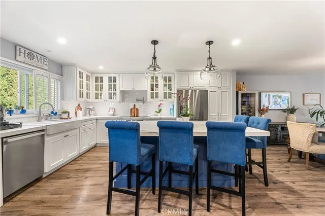 $849,000 | 18146 Oxnard Street, Unit 48, Tarzana, CA 91356