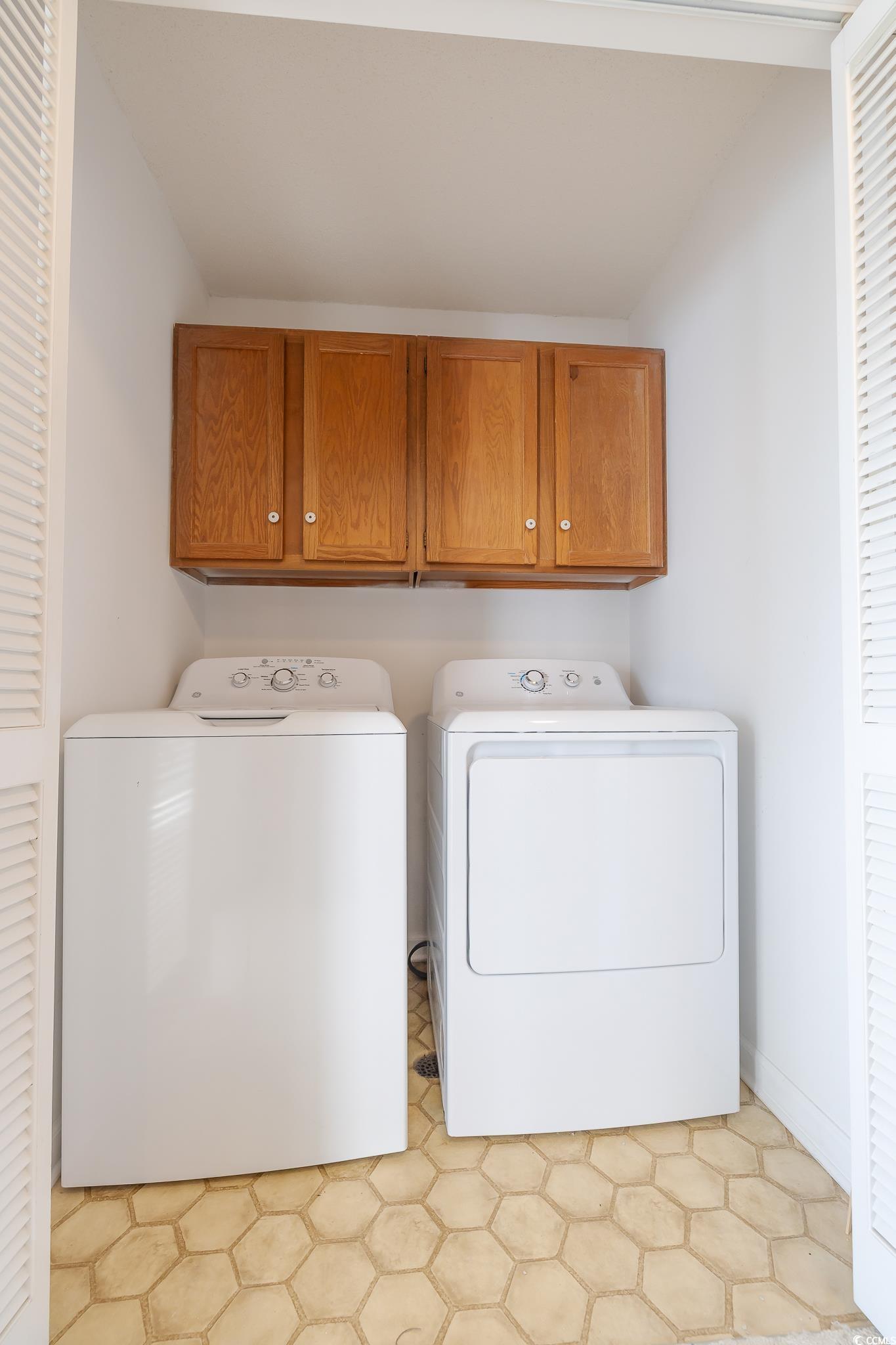 43 Pheasant Loop, Unit 302 Georgetown, SC 29440 - Photo 18 of 38 Laundry room with cabinet space and independent washer and dryer