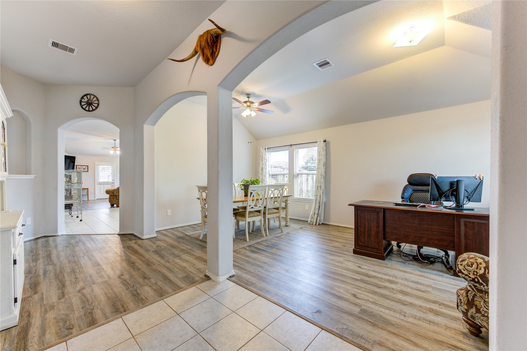 13707 Arcadia Creek Lane Rosharon, TX 77583 - Photo 4 of 47 Bright and inviting foyer with views into the main living spaces.