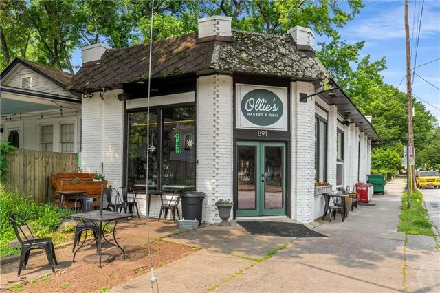 a close up of a street sign