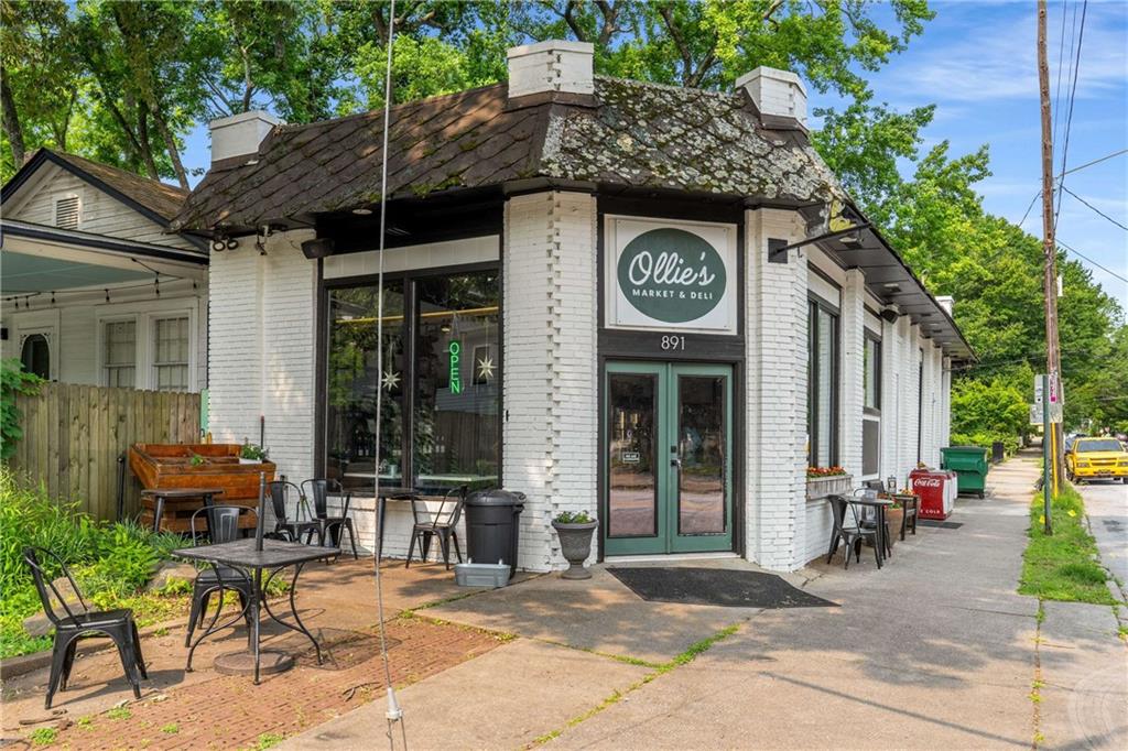 614 Robinson Avenue Southeast Atlanta, GA 30312 - Photo 44 of 74 a view of a dinning room with a table and chairs