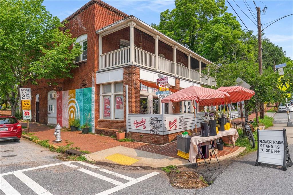 614 Robinson Avenue Southeast Atlanta, GA 30312 - Photo 45 of 74 a front view of a building with street view