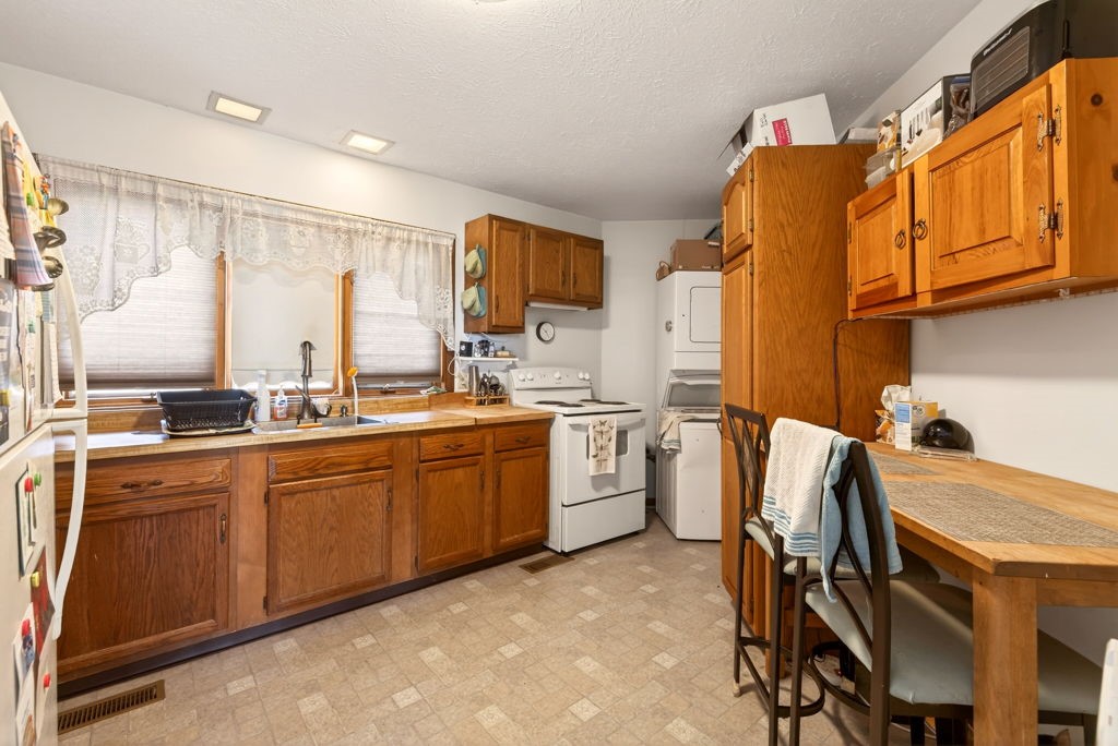 4765 Seneca Point Road Canandaigua Town, NY 14424 - Photo 22 of 50 In law suite kitchen