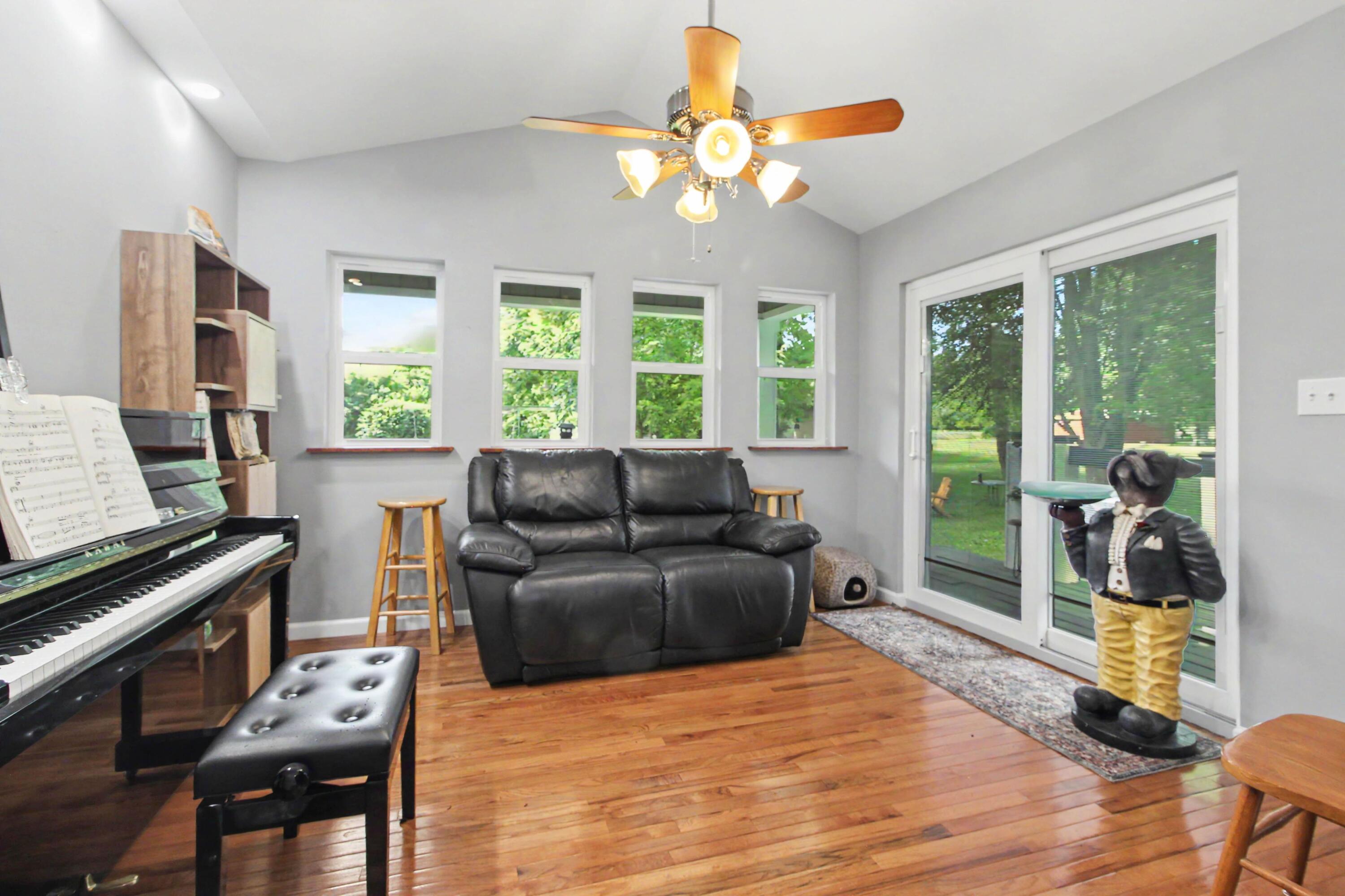 41141 Savage Road Belleville, MI 48111 - Photo 13 of 26 012_file_5473