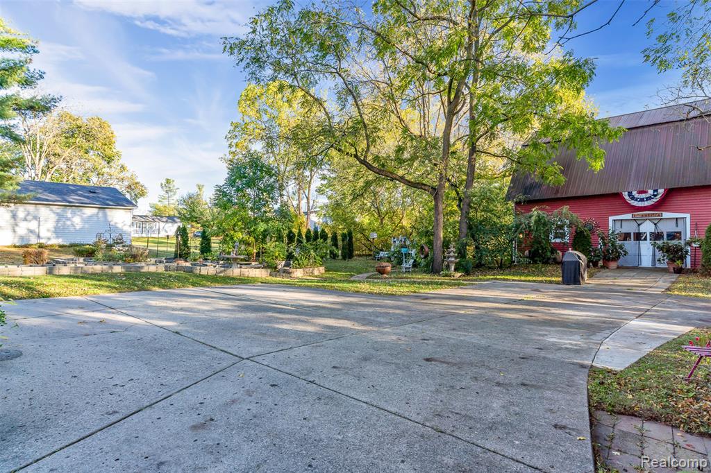 327 Reid Road Grand Blanc, MI 48439 - Photo 57 of 88